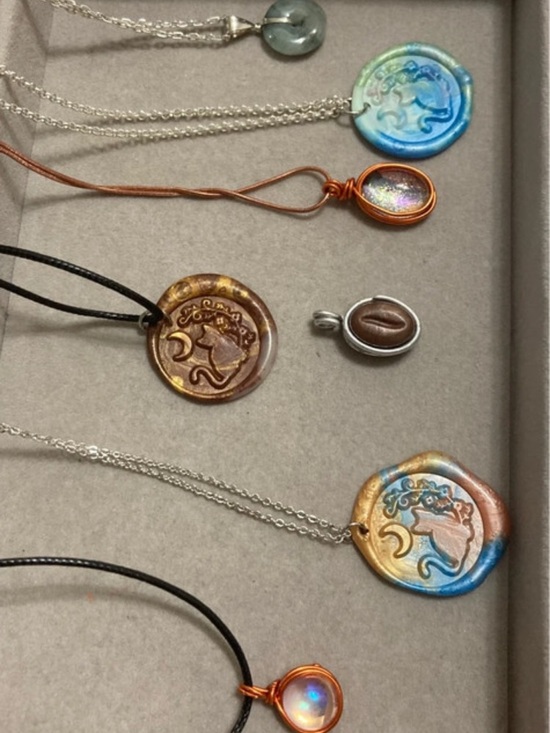 Jewelry - Necklaces pendant bundle of 8 necklaces